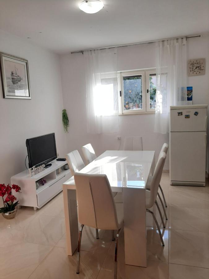 Giovanna - Spacious Lovely Apartment Supetar Eksteriør bilde