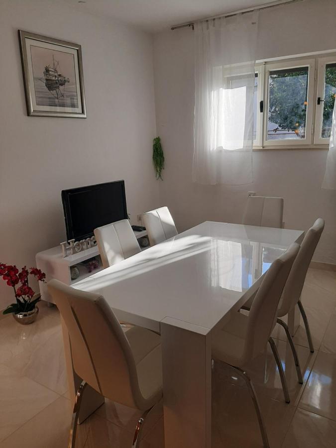 Giovanna - Spacious Lovely Apartment Supetar Eksteriør bilde